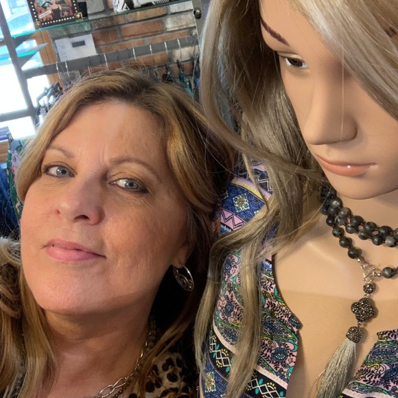 Meet your Posher, Debbie - Picture 2 of 2